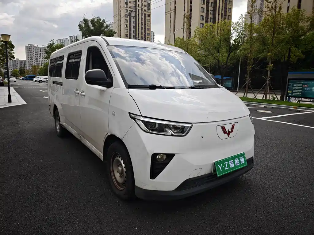 Wuling Yangguang — миниатюра 3