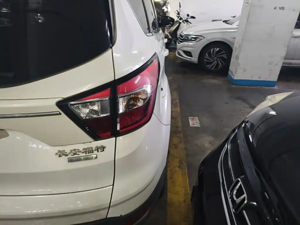 Ford Kuga — миниатюра 8