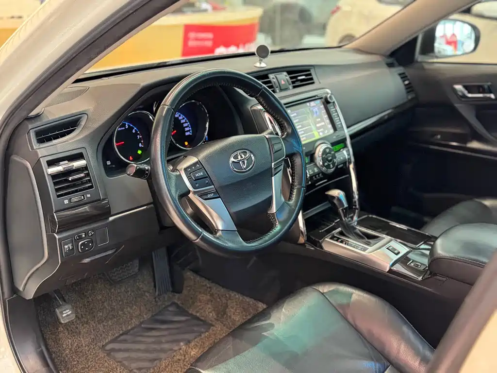 Toyota Reiz — миниатюра 8