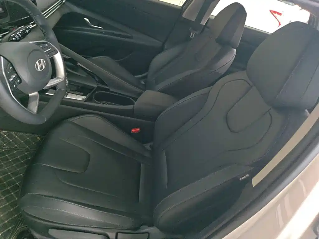 Hyundai Elantra — миниатюра 15