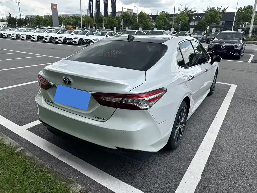 Toyota Camry — миниатюра 3