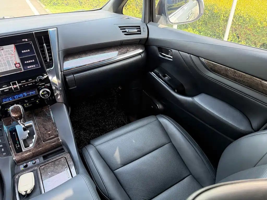Toyota Vellfire — миниатюра 13