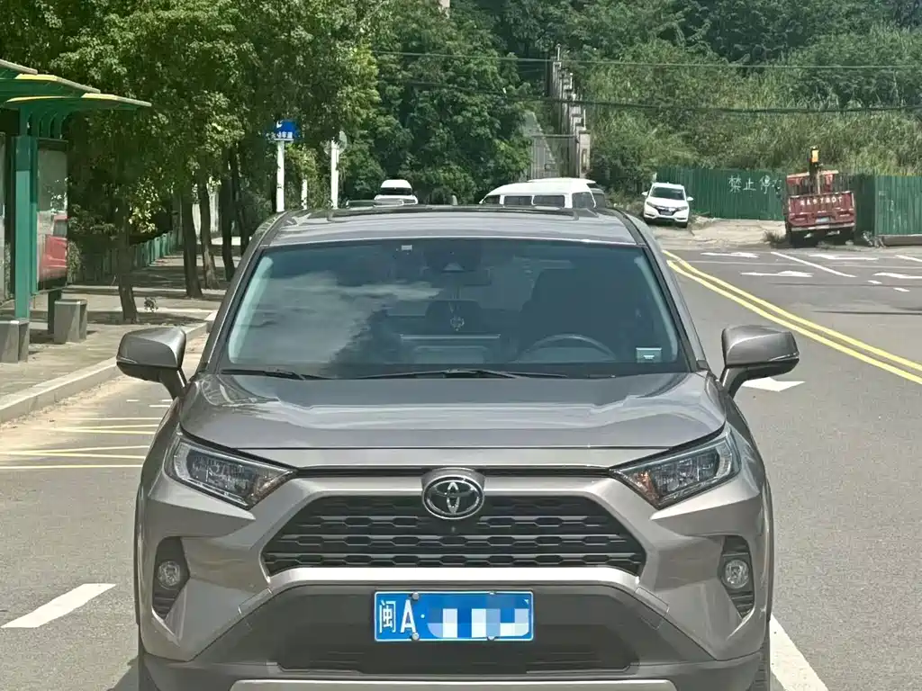 Toyota RAV4 — миниатюра 2