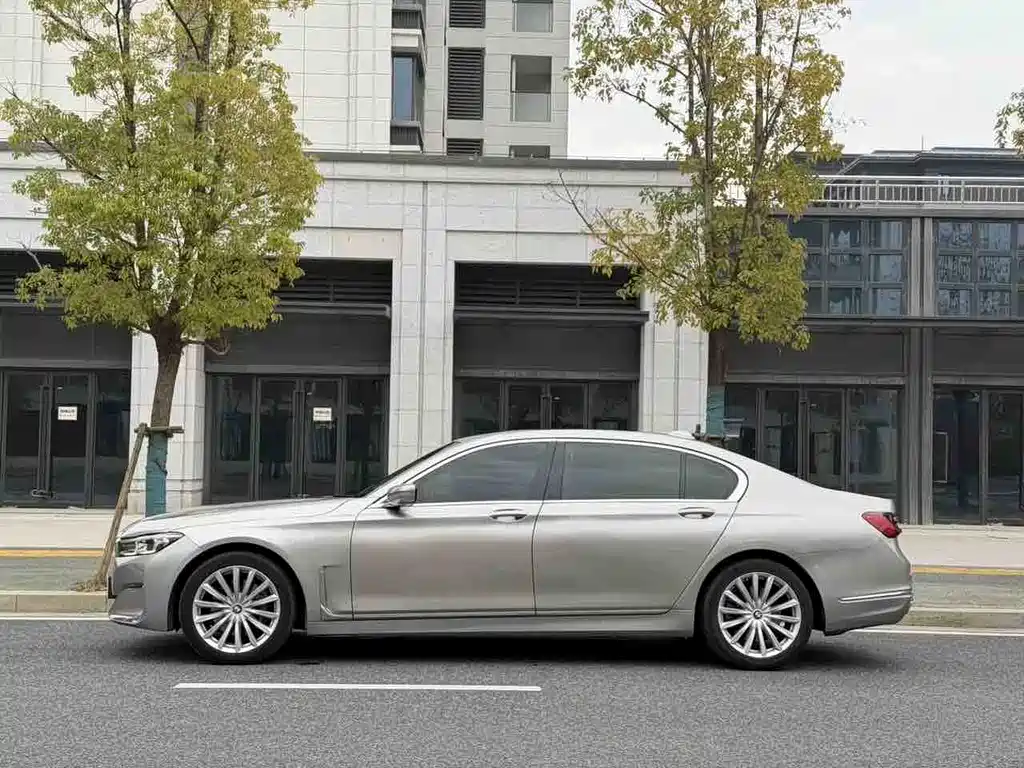 BMW 7 SERIES