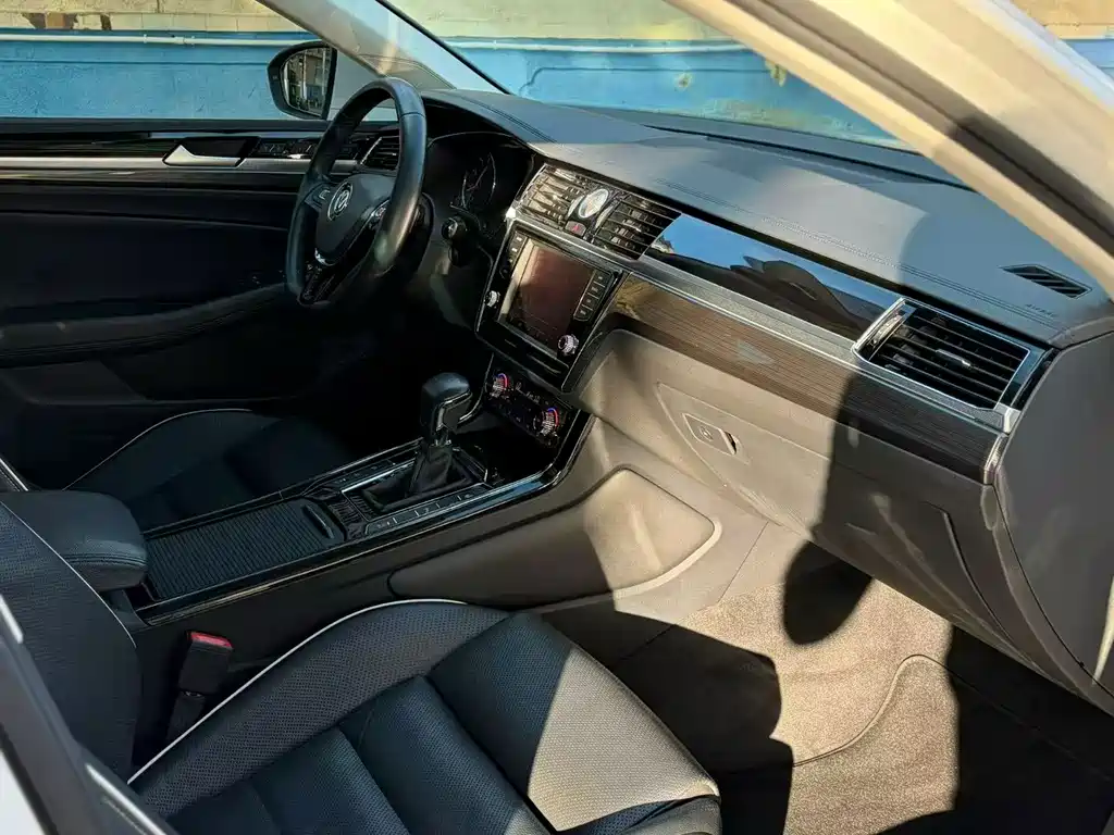 Volkswagen Phideon — миниатюра 5