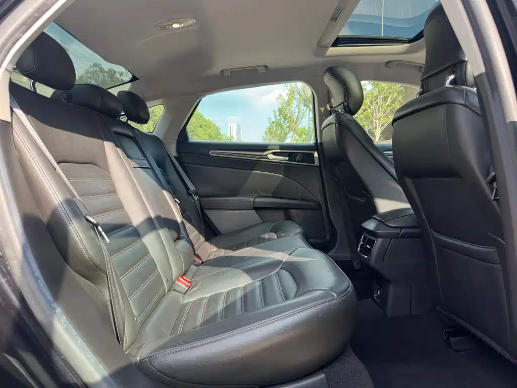 Ford Mondeo — миниатюра 11