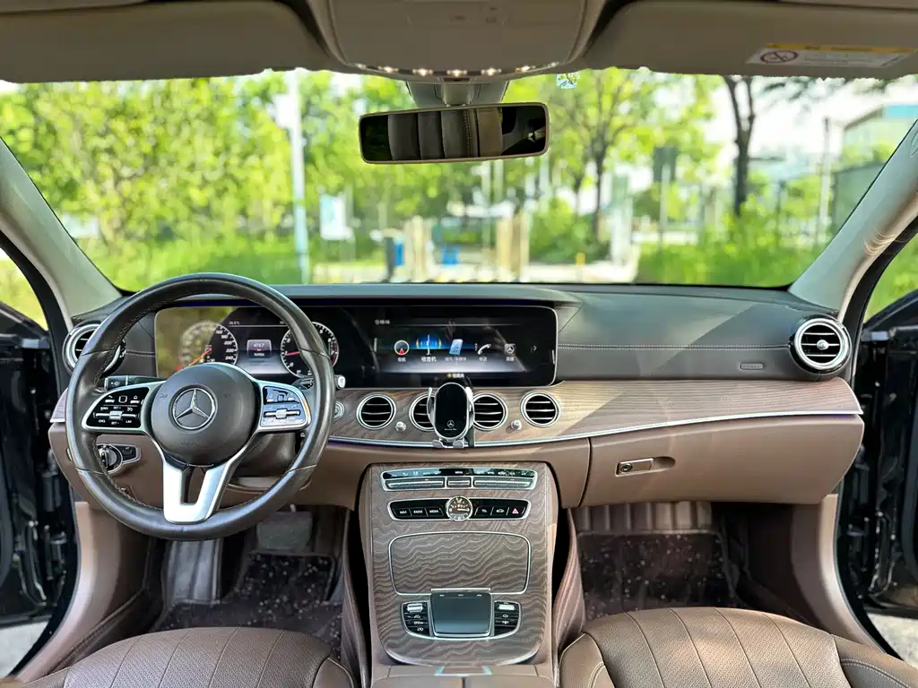 Mercedes-Benz E-Class — миниатюра 13