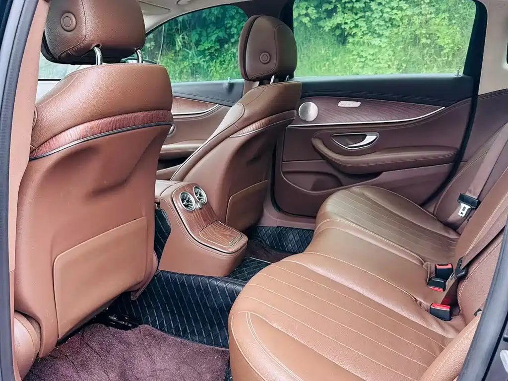 Mercedes-Benz E-Class — миниатюра 6