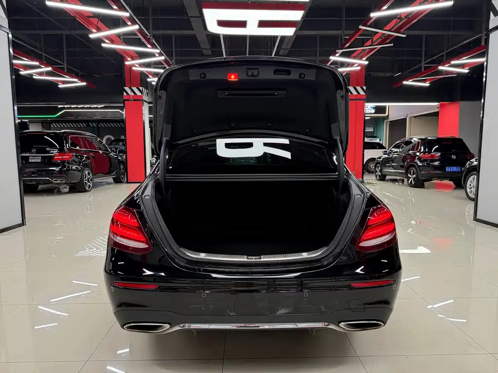 Mercedes-Benz E-Class — миниатюра 35