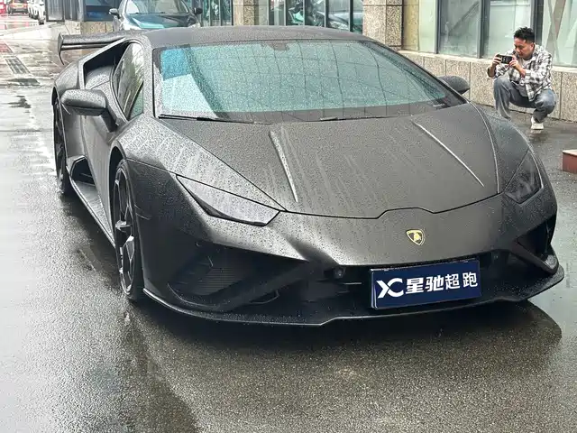 LAMBORGHINI HURACÁN