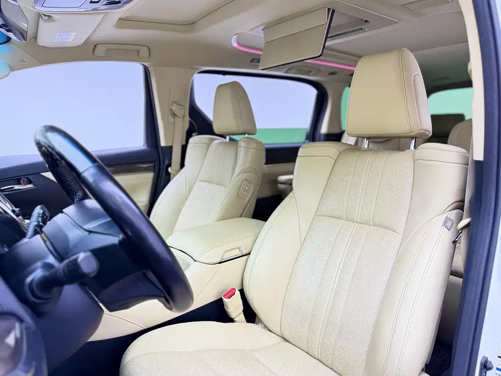 Toyota Alphard — миниатюра 4