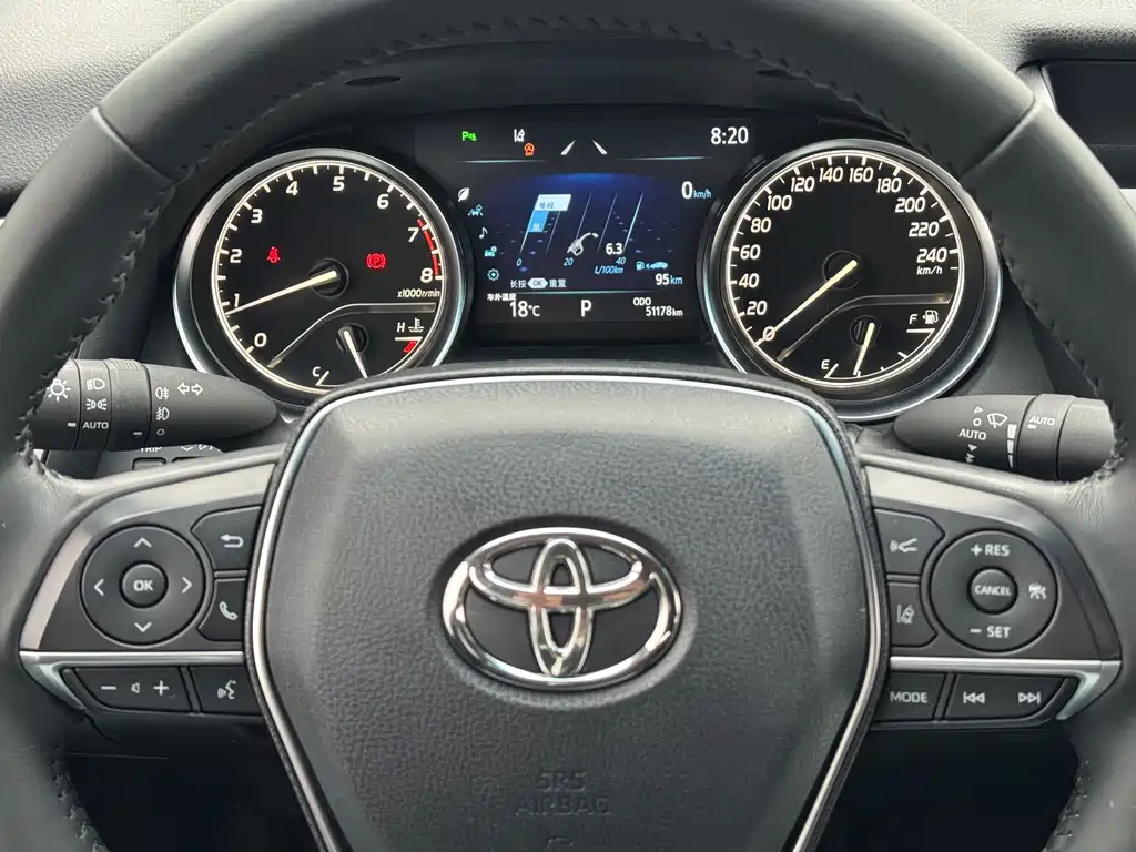 Toyota Camry — миниатюра 5