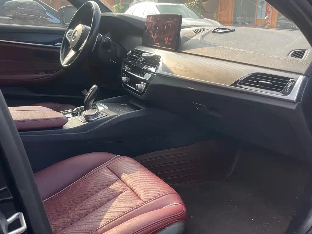 BMW 5 Series — миниатюра 5