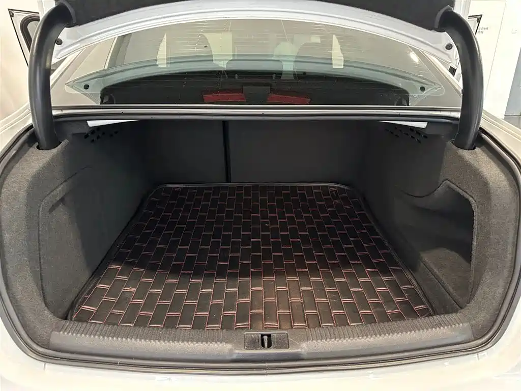 Audi A4L — миниатюра 6