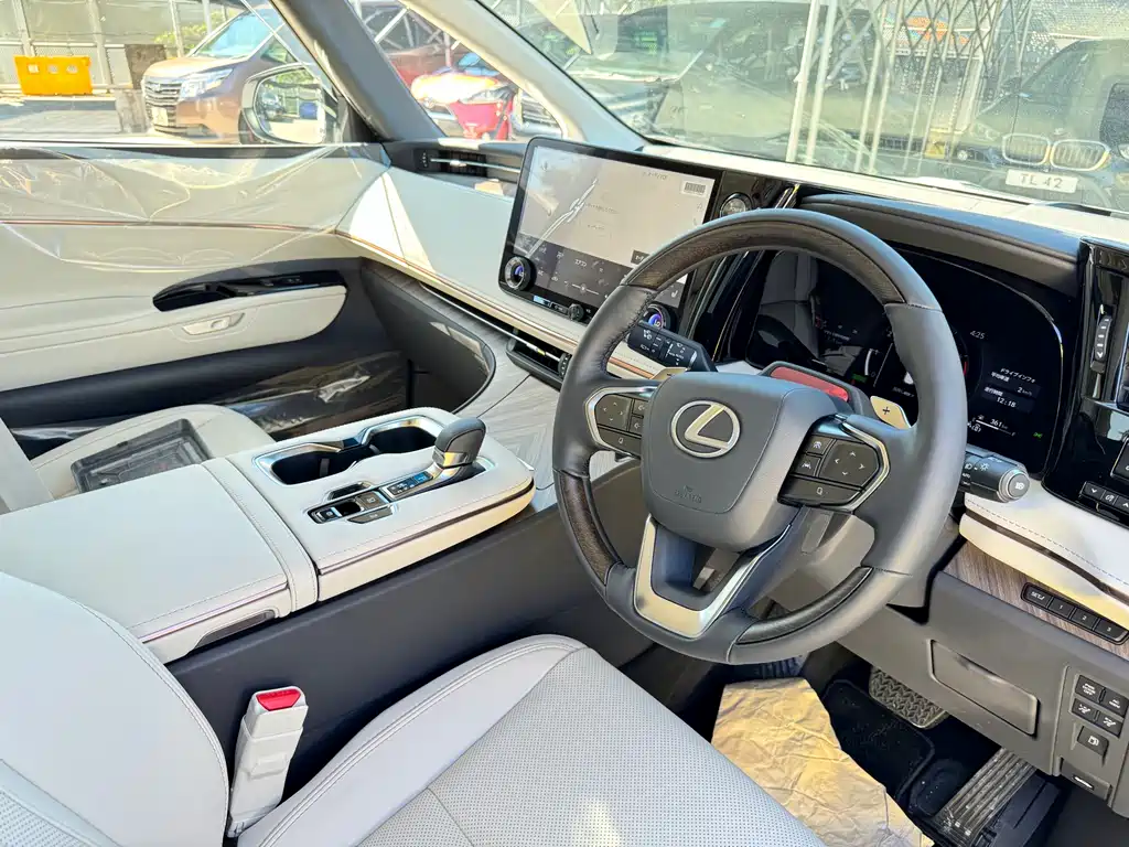 Lexus LM 2025 500h