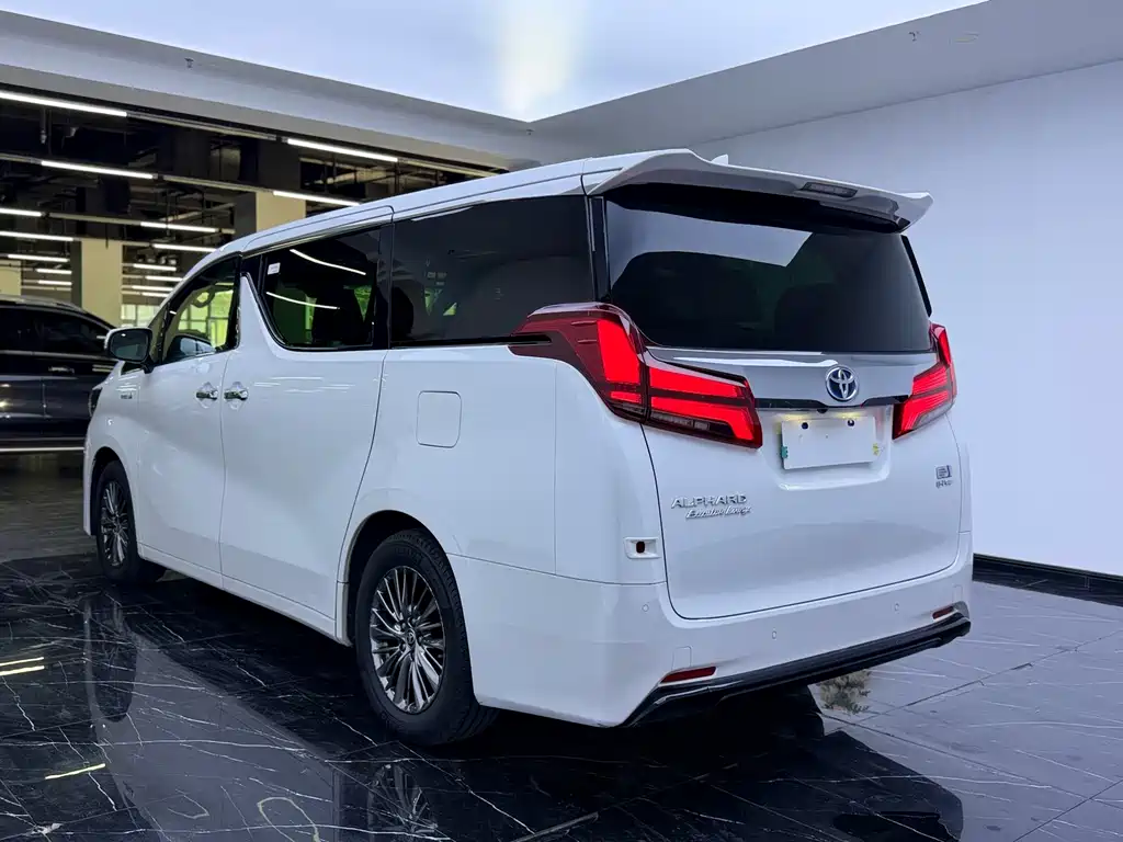 Toyota Alphard — миниатюра 15