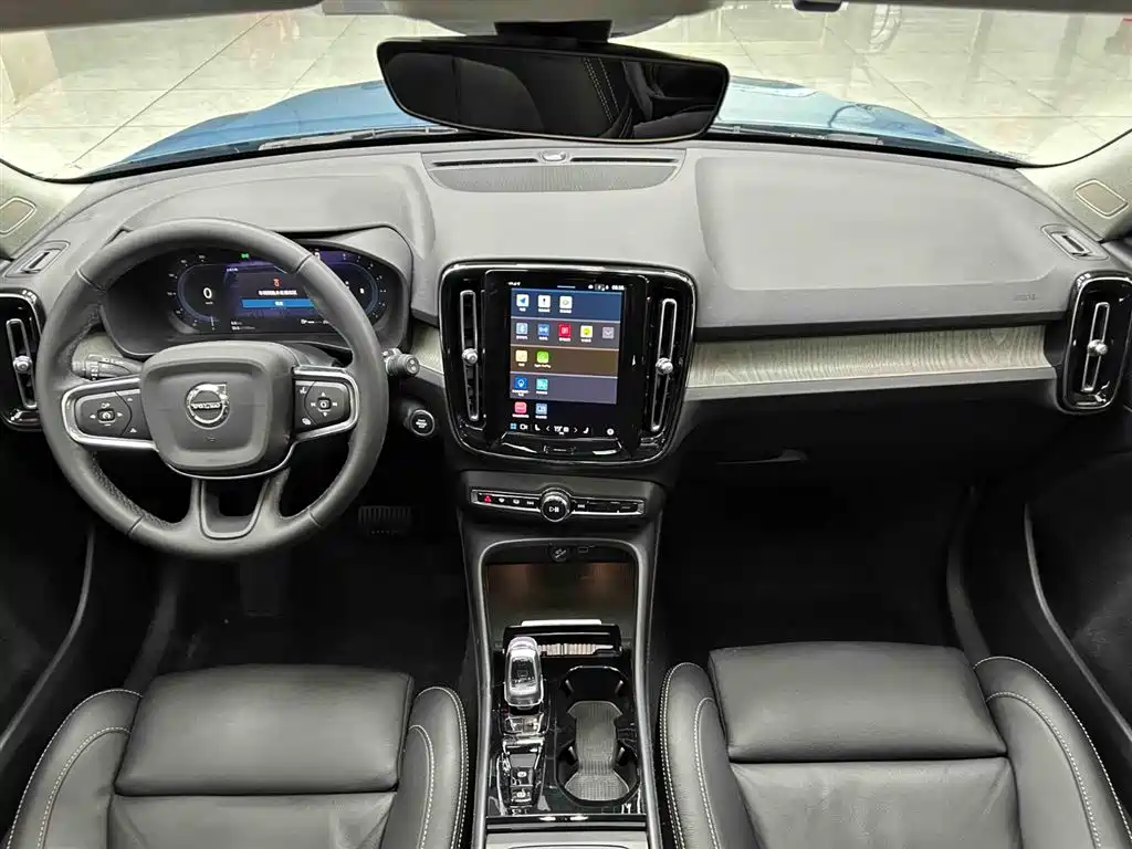 Volvo XC40 2023 B4 Luxury