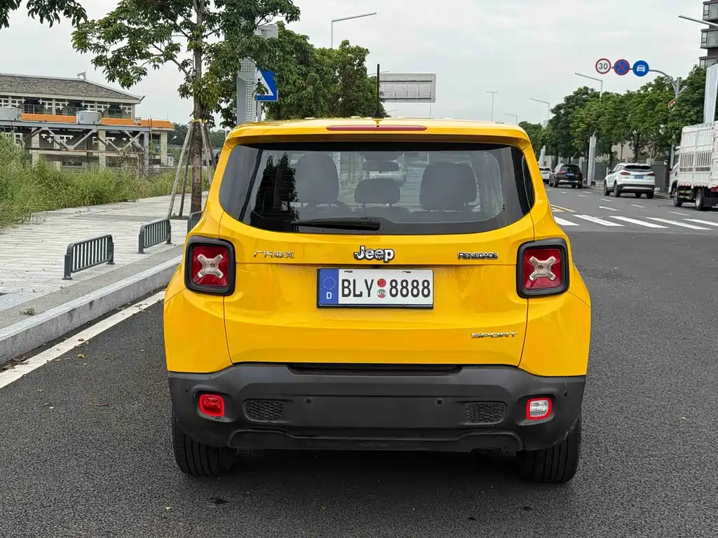 Jeep Renegade — миниатюра 4