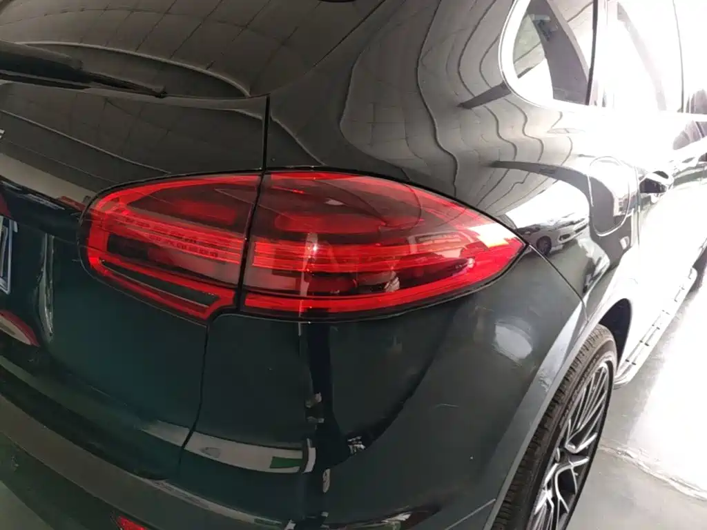 Porsche Cayenne — миниатюра 8