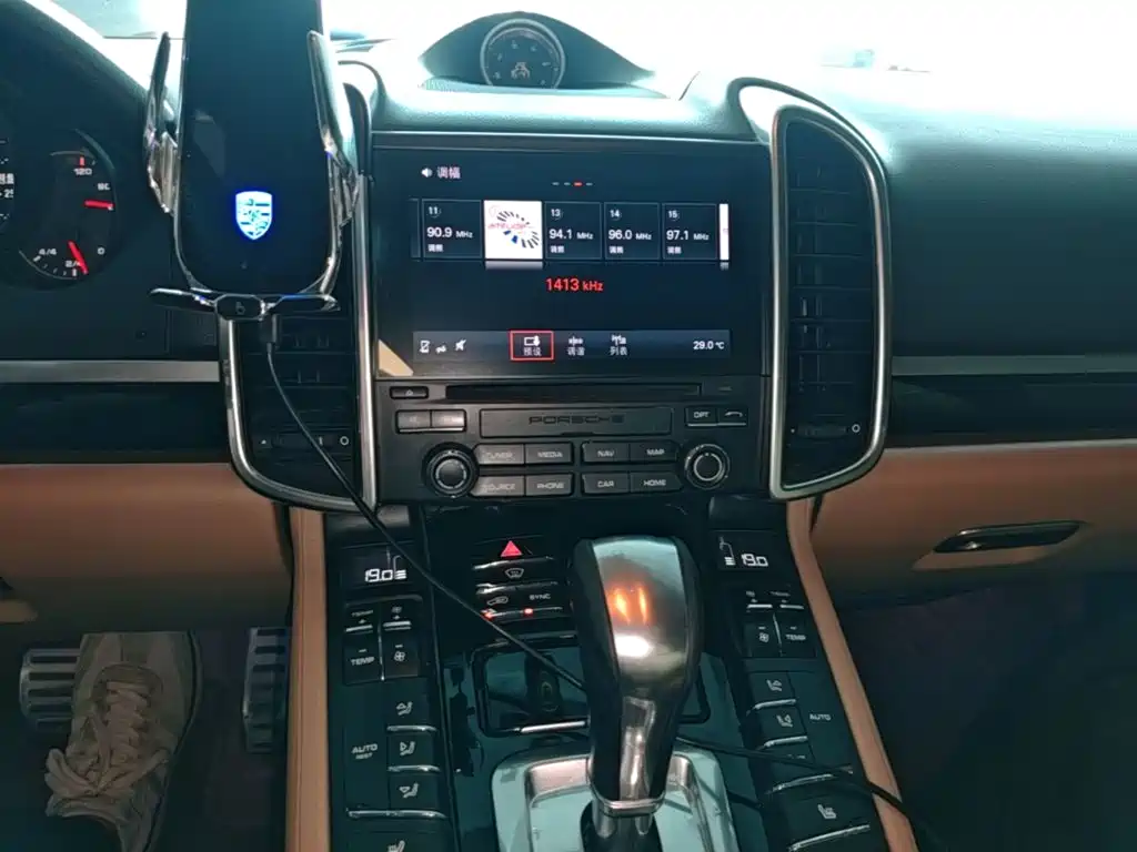 Porsche Cayenne — миниатюра 13