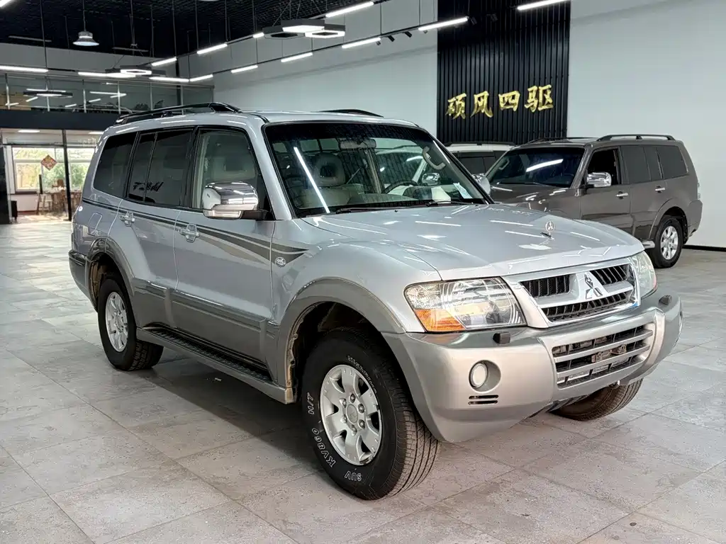 Mitsubishi Pajero — миниатюра 6