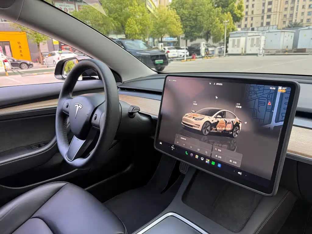 Tesla Model 3 — миниатюра 6