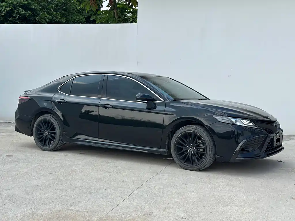 Toyota Camry — миниатюра 3