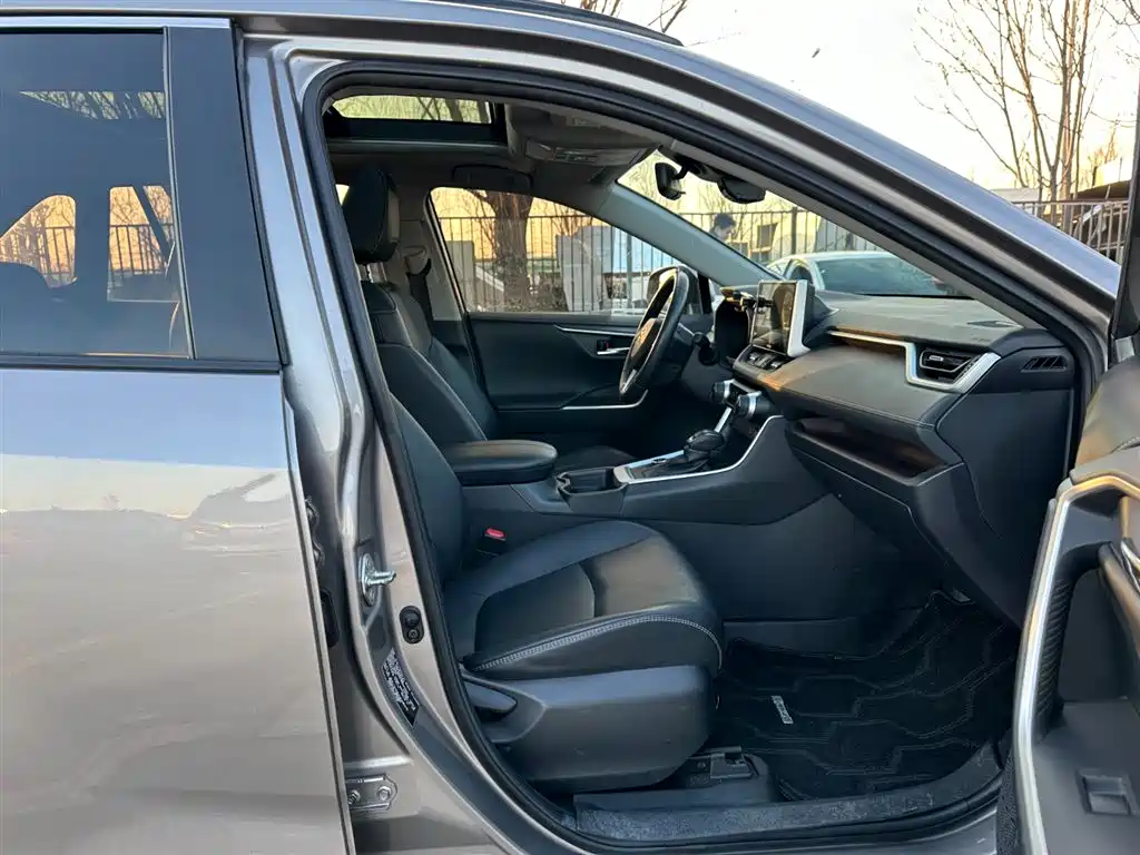 TOYOTA RAV4 RONGFANG