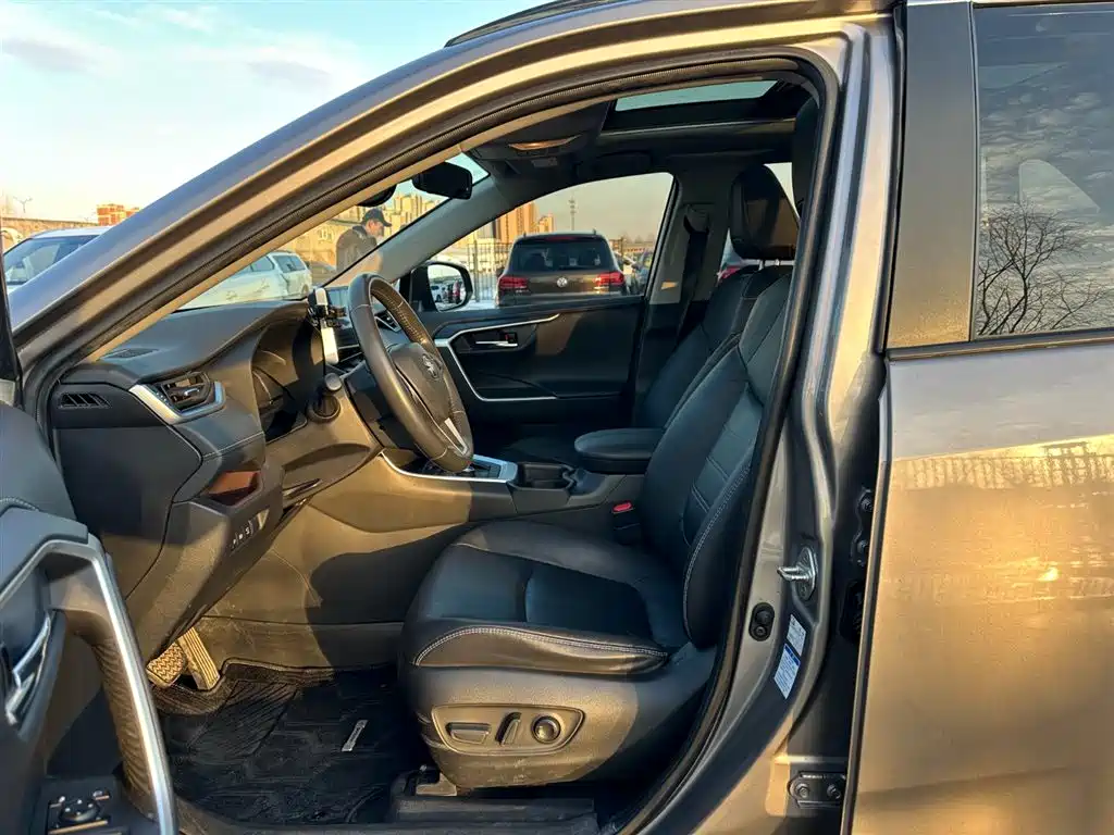 TOYOTA RAV4 RONGFANG