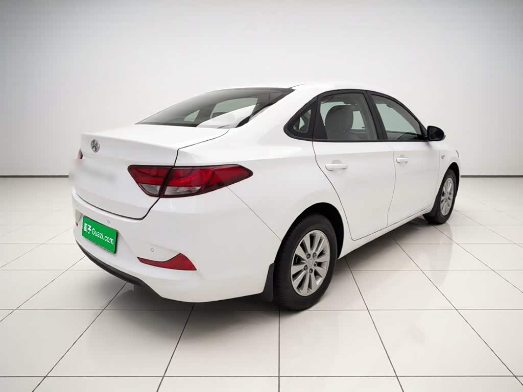 Hyundai Elantra 1.6 л 2021 г. Белый, пробег 12400 км