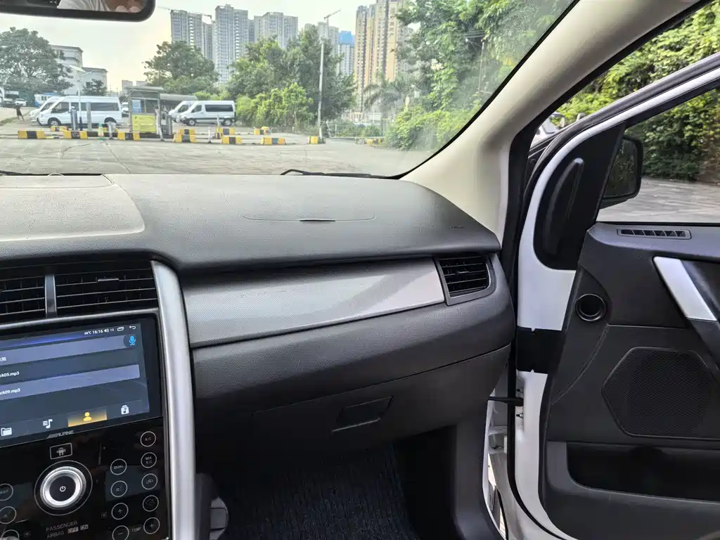 Ford Edge (Import) — миниатюра 20