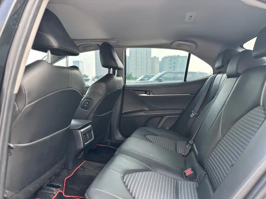 Toyota Camry — миниатюра 8