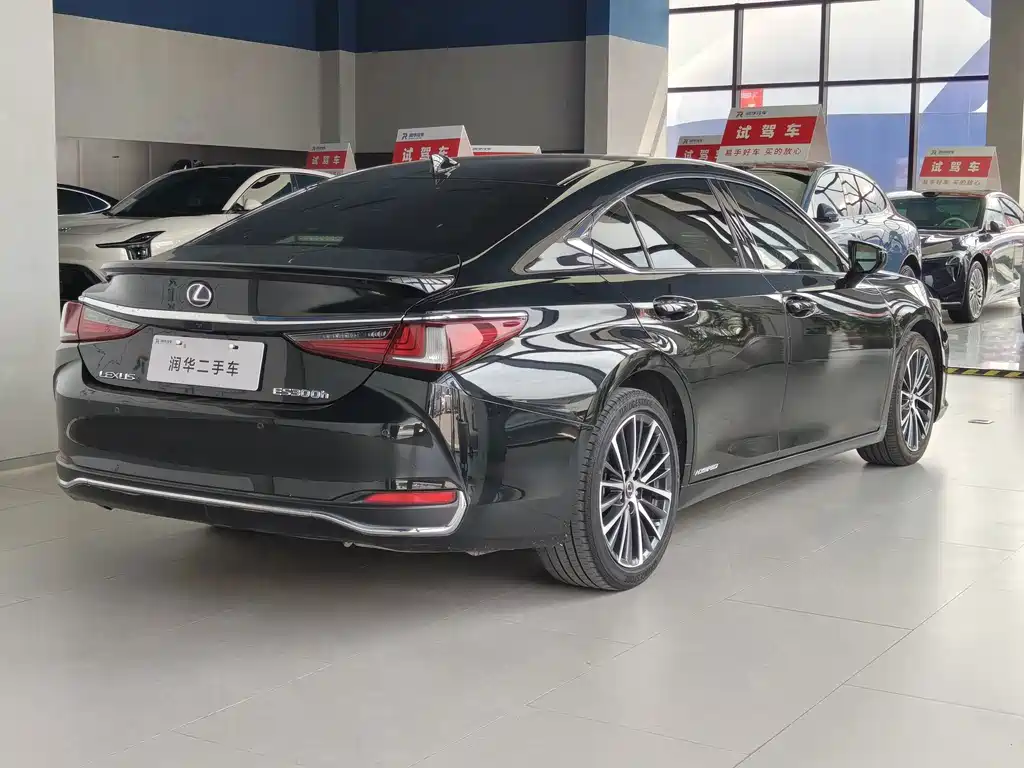 Lexus ES — миниатюра 5