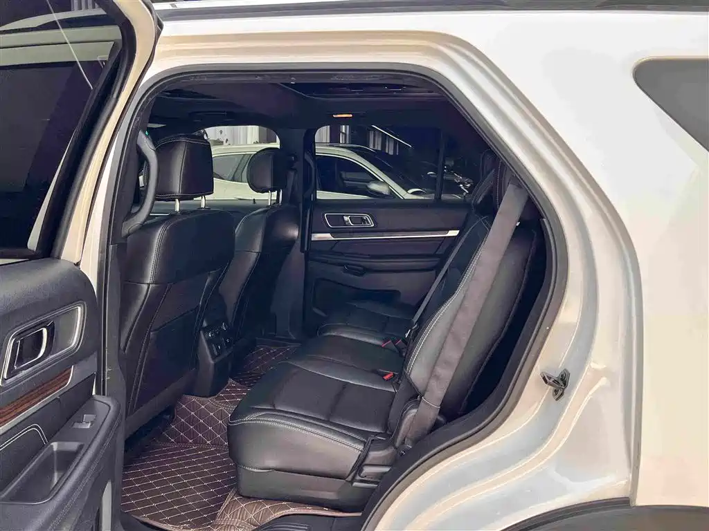 Ford Explorer (Import) — миниатюра 10