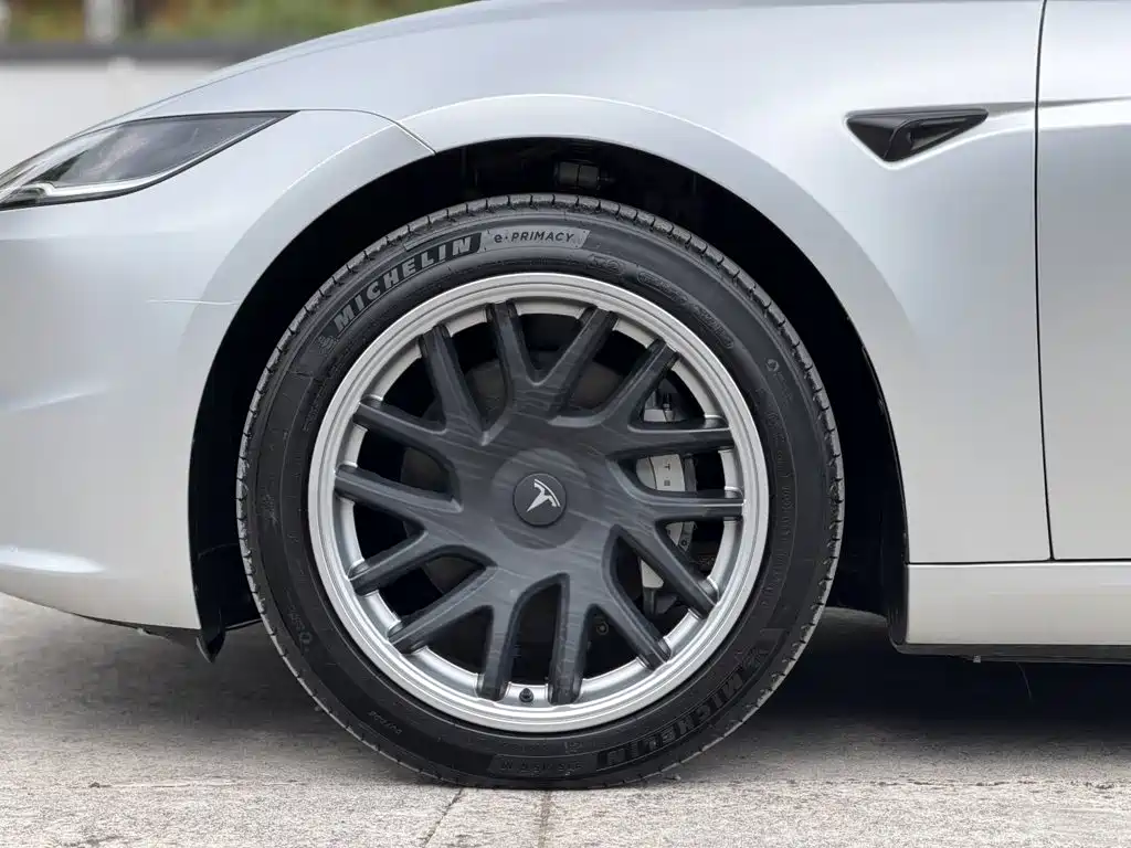 Tesla Model 3 — миниатюра 23