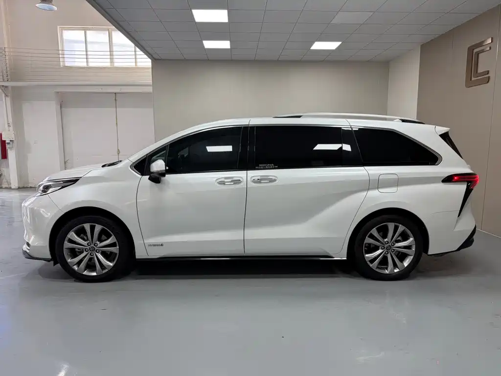TOYOTA SIENNA