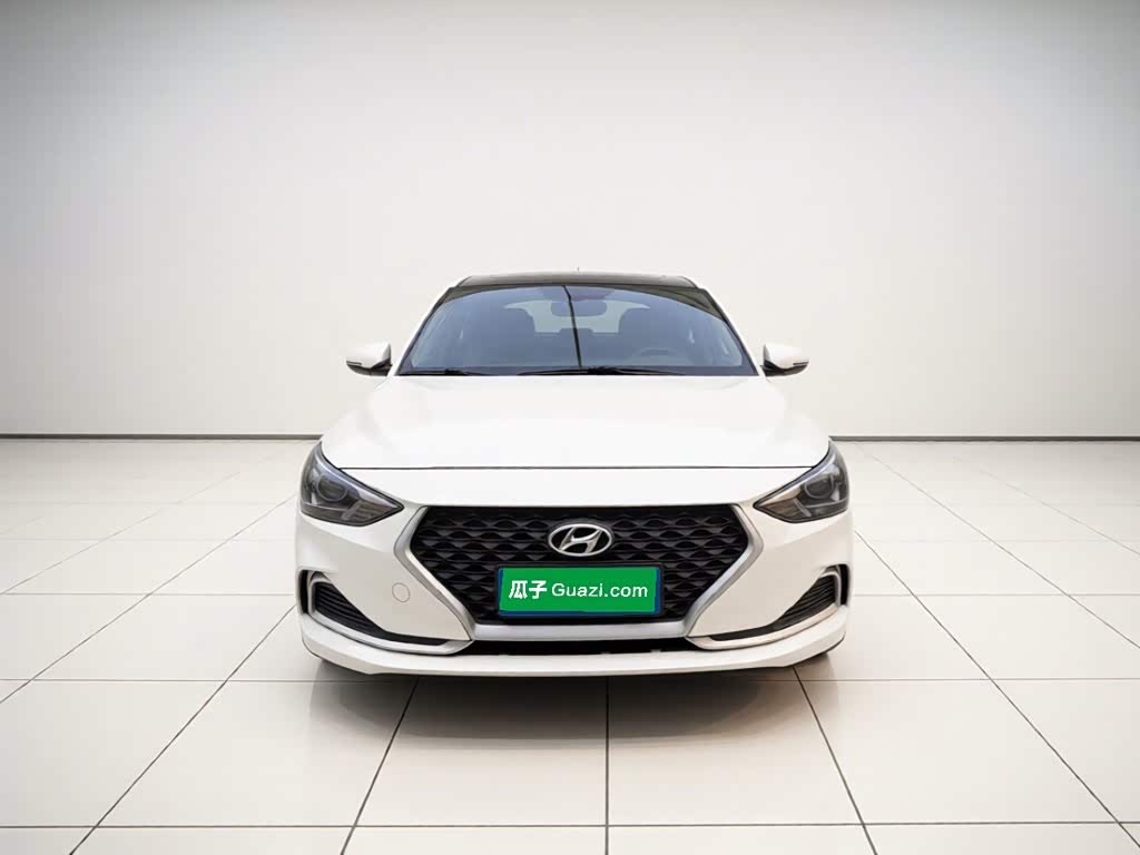 Hyundai Elantra 1.6 л 2021 г. Белый, пробег 12400 км