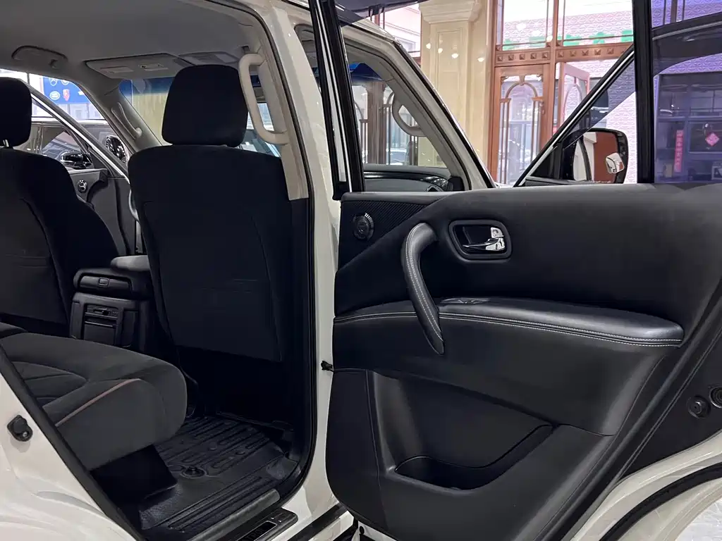 Nissan Patrol — миниатюра 14