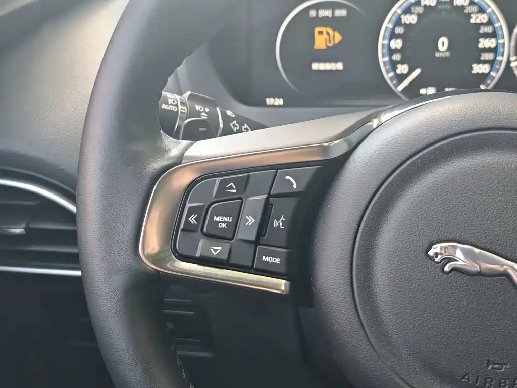 Jaguar F-PACE — миниатюра 17