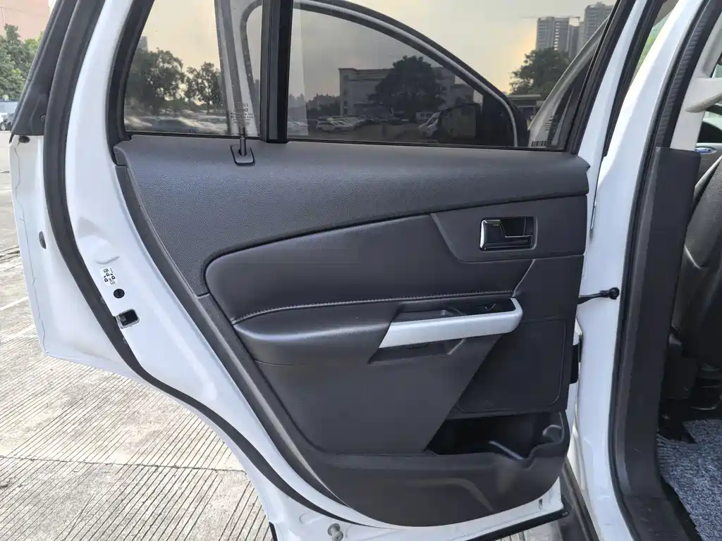 Ford Edge (Import) — миниатюра 14