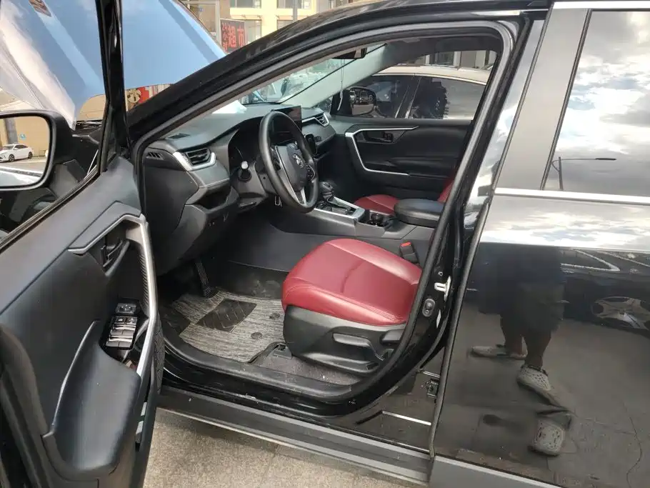 Toyota RAV4 — миниатюра 9
