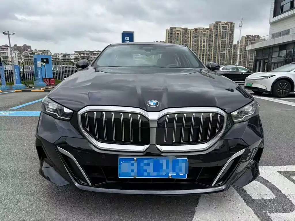 BMW 5 Series — миниатюра 2