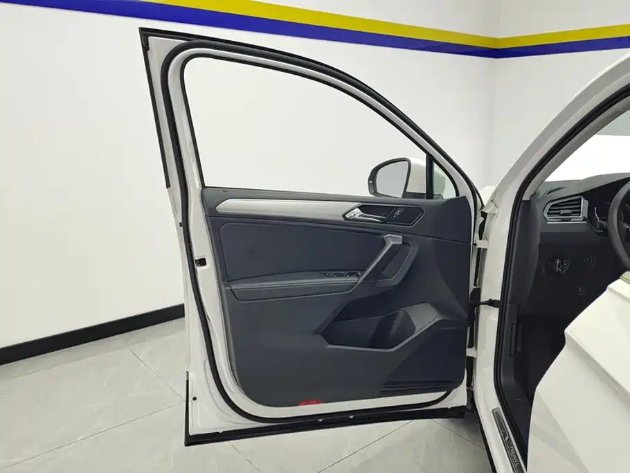 Volkswagen Tiguan L — миниатюра 7