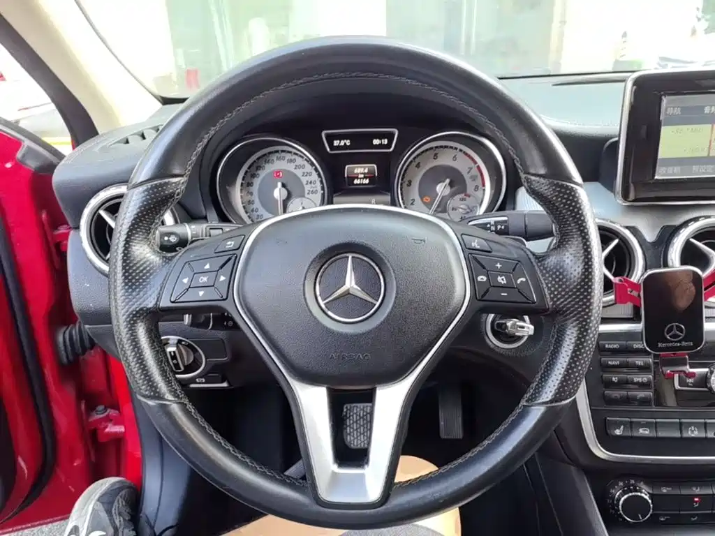 Mercedes-Benz GLA — миниатюра 11