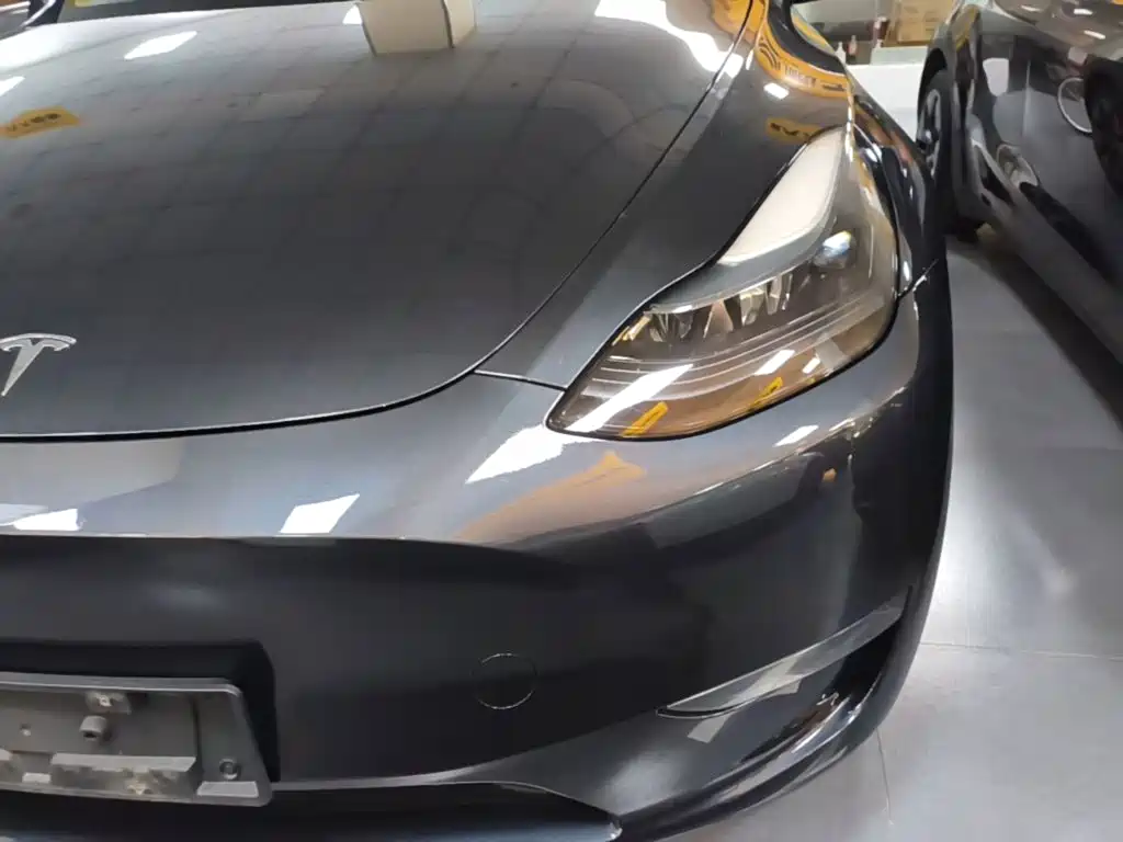 Tesla Model Y — миниатюра 24