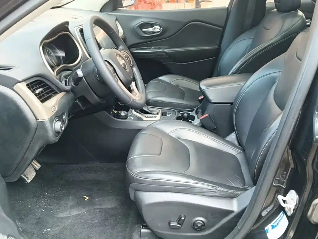 Jeep Cherokee — миниатюра 15