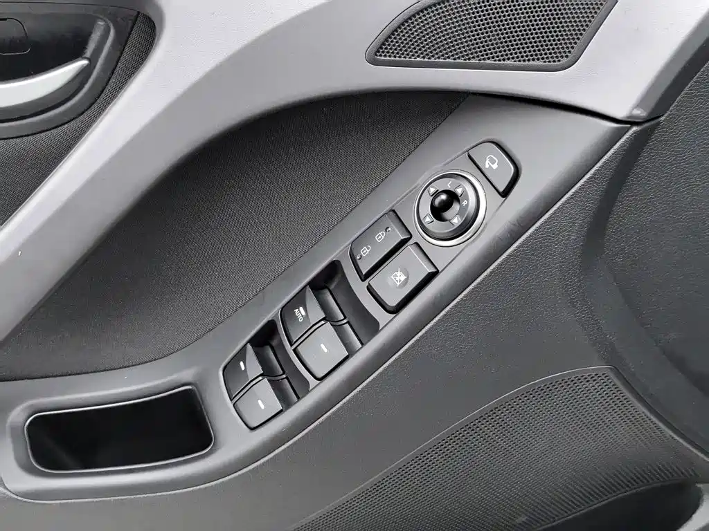 Hyundai Elantra Langdong — миниатюра 9