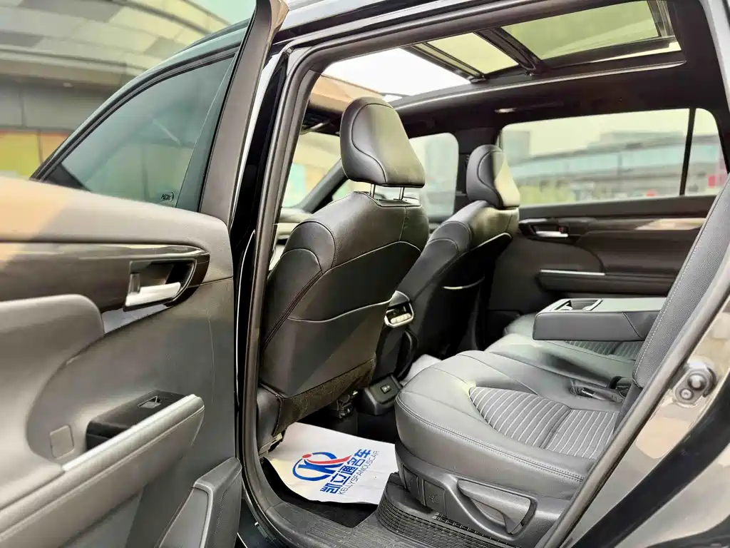 Toyota Crown Kluger 2023 2.5L HEV Luxury