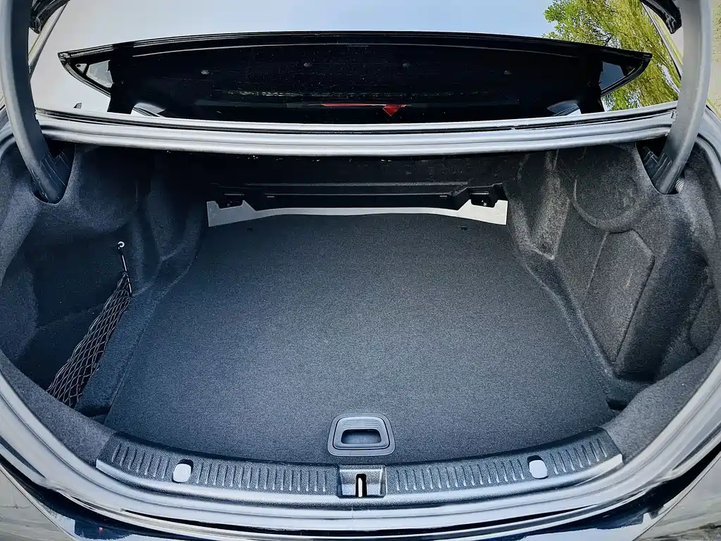 Mercedes-Benz E-Class — миниатюра 18