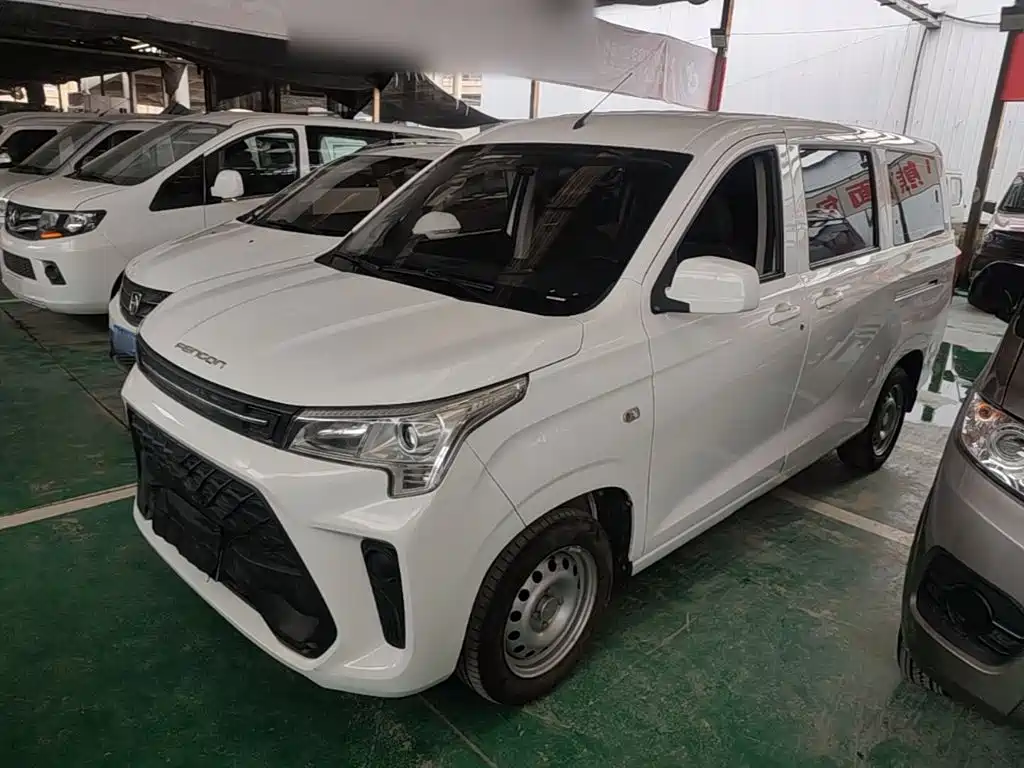 Dongfeng 380 2022 1.5L 7 мест